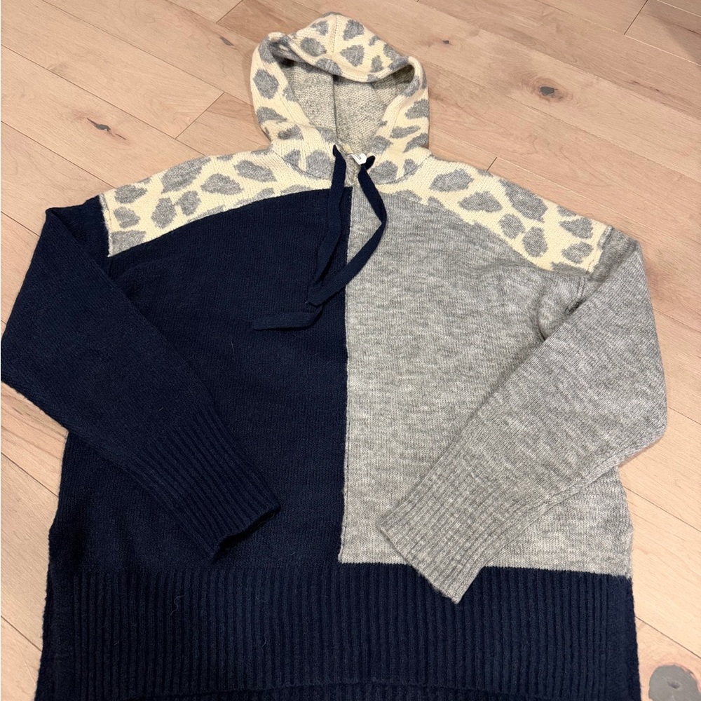 Elan Navy and Gray Patterned Sweater